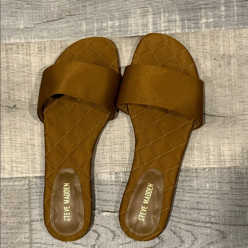 Steve Madden Brown Quilted Slide Sandals - Picture 4 of 4